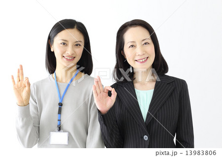 ミドルのビジネス女性 13983806