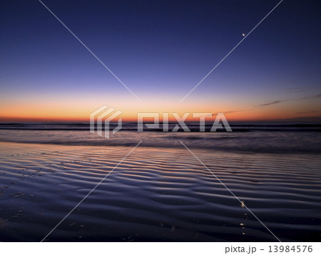 九十九里浜の夜明け 13984576