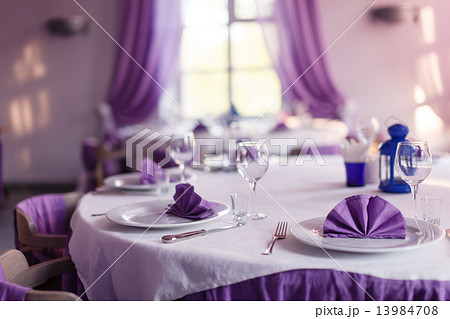 tables set for meal 13984708