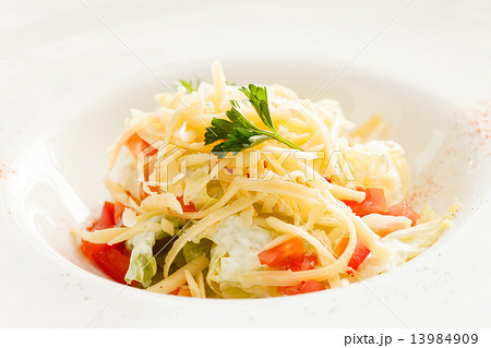 vegetable salad with cheese 13984909