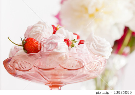 berry dessert 13985099