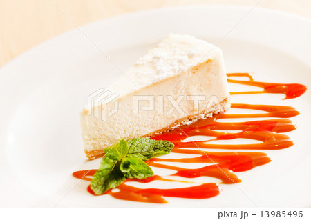 cheesecake with caramel 13985496
