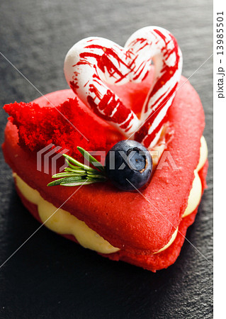 Saint-Valentin macaroon 13985501
