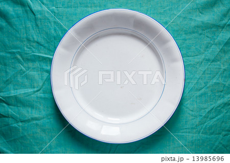 empty plate 13985696