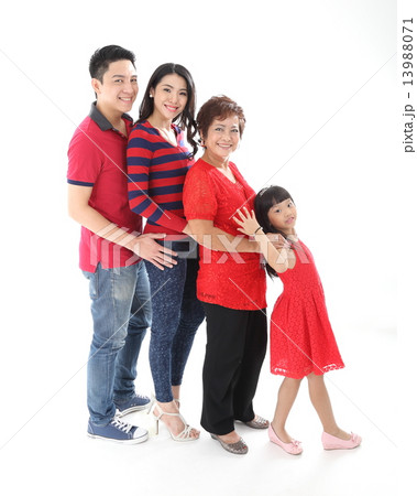Three generation family Three generation family 13988071