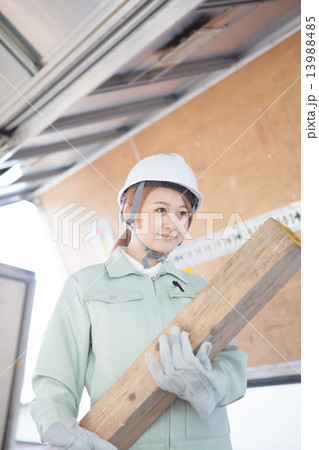 strong woman 13988485