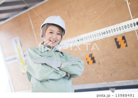 strong woman 13988491