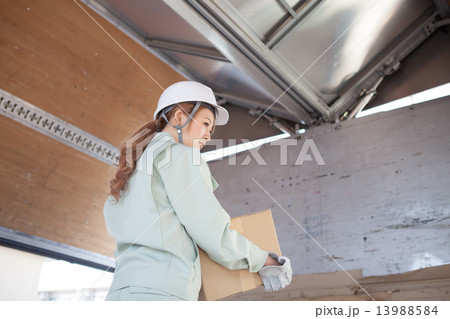 strong woman 13988584