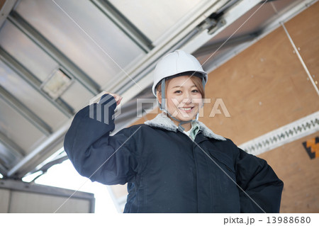 strong woman 13988680