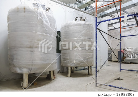 Interior of industrial building under construction Interior of industrial building under construction 13988803