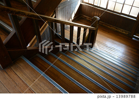 学校の階段 学校の階段 13989788