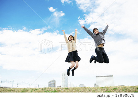 ジャンプする学生の写真素材
