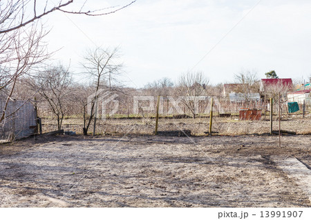 empty rural backyard gardens in early spring 13991907