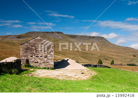 Traditional barn in the Yorkshire Dales National Park England 13992416