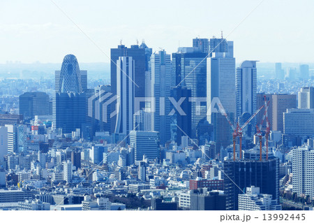 新宿高層ビル街と再開発が進む大久保三丁目西地区の写真素材