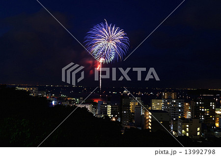 よこすか開国祭　横須賀花火大会　2013年　横須賀中央公園からの眺望 （ 神奈川県 横須賀市 ） 13992798