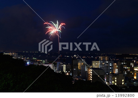 よこすか開国祭　横須賀花火大会　2013年　横須賀中央公園からの眺望 （ 神奈川県 横須賀市 ） 13992800