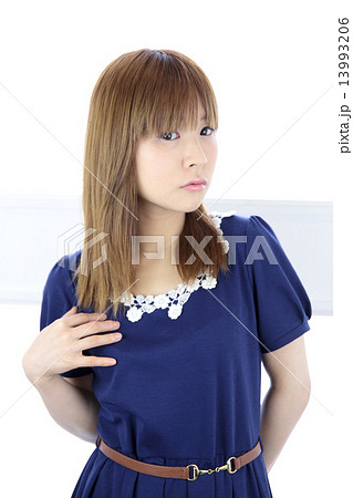 若い女性　ヘアスタイル 13993206