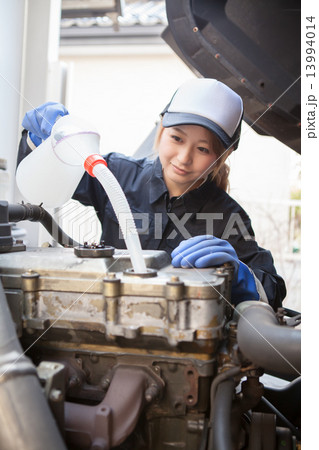 strong woman 13994014