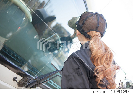 strong woman 13994098