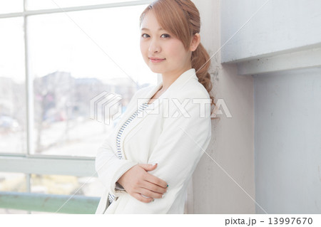 strong woman 13997670