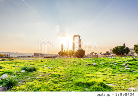 アンマン城塞のサンセット(ヨルダン、アンマン) アンマン城塞のサンセット(ヨルダン、アンマン) 13998404