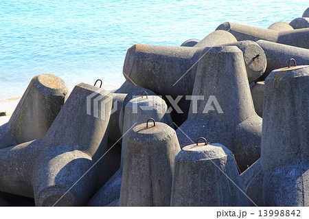 海の波消しブロック　淡路島 13998842