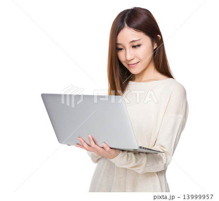 Woman use of laptop 13999957