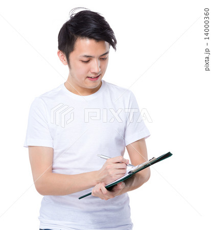Man write on clipboard 14000360