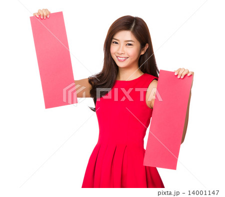 Chinese Woman hold with pair of red paper 14001147