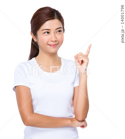 Woman look at the finger point to Woman look at the finger point to 14001796