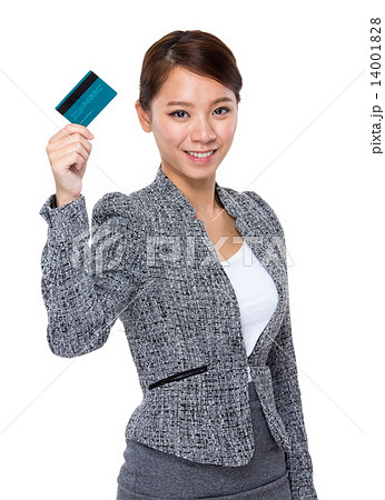 Businesswoman hold with credit card 14001828