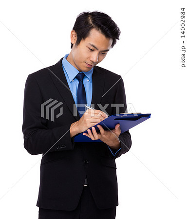 Businessman write on clipboard 14002984