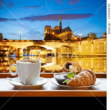 Coffee with croissants against cathedral Notre Dame in Paris, France 14006636