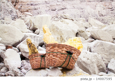 Basket of sulfur at  crater Kawah Ijen volcano, Surabaya, Indonesia 14007595