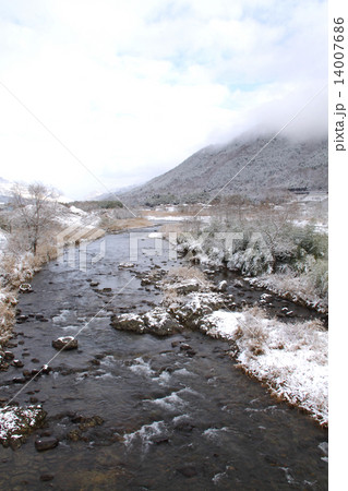 「播磨五川」市川の冬景色（ＪＲ播但線「鶴居」駅、澤付近） 14007686