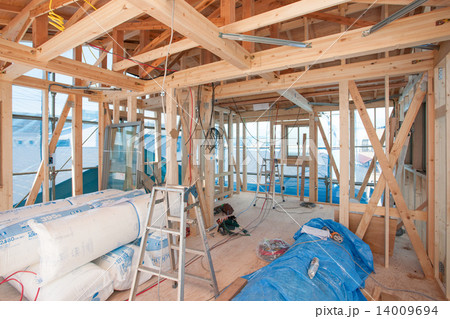 建設中の木造住宅 14009694