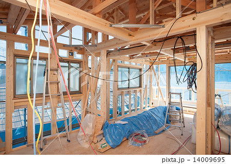 建設中の木造住宅 建設中の木造住宅 14009695