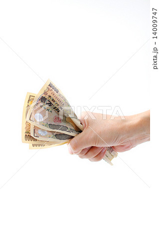 お金を握る手 14009747
