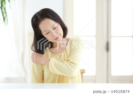 肩こり・シニア女性 14010874