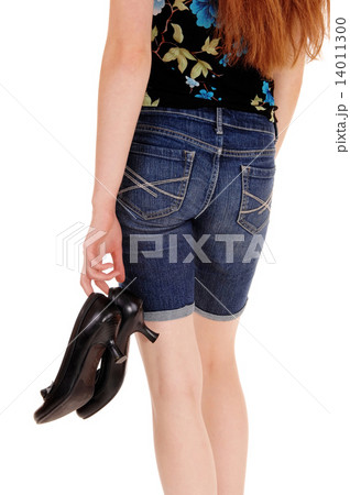 Woman holding her heels. 14011300