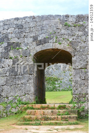 世界遺産･座喜味城跡の「城門」（沖縄県中頭郡読谷村） 14012359