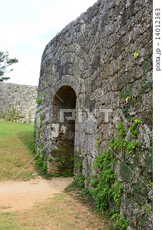 世界遺産･座喜味城跡の「城門」（沖縄県中頭郡読谷村） 14012363