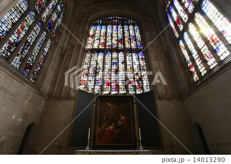 イギリス　ケンブリッジ　ケンブリッジ大学　キングスカレッジ　大学　教会　ステンドグラス　 14013290