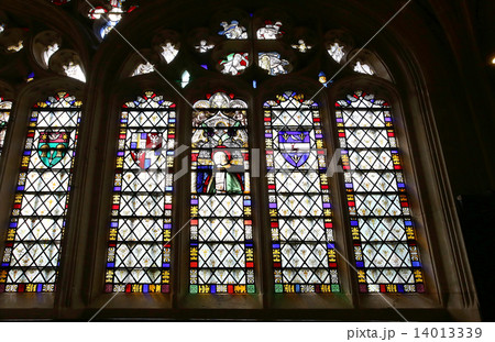 イギリス ケンブリッジ ケンブリッジ大学 キングスカレッジ 大学 教会 ステンドグラス の写真素材