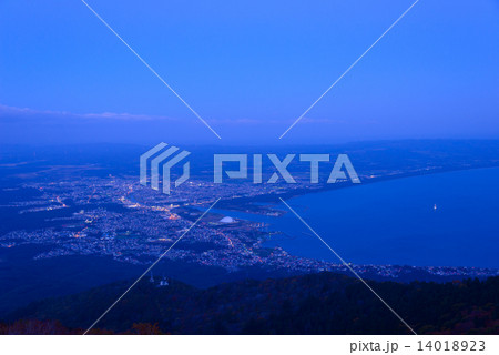 青森　むつの夕景 14018923