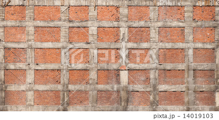 Texture of old house wall made of red bricks and concrete 14019103