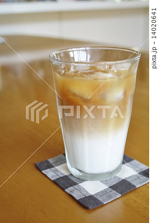 2層のアイスカフェオレ 14020641