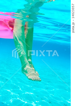 Woman relaxing on inflatable mattress, view from underwater 14023057