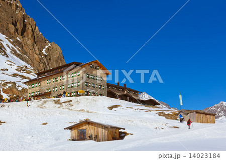 Mountains ski resort - Innsbruck Austria Mountains ski resort - Innsbruck Austria 14023184